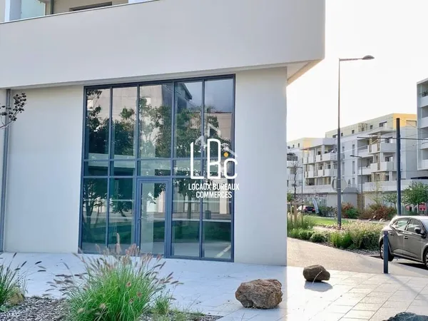 Local commercial 143 m²