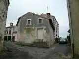 Ensemble en pierre avec terrain