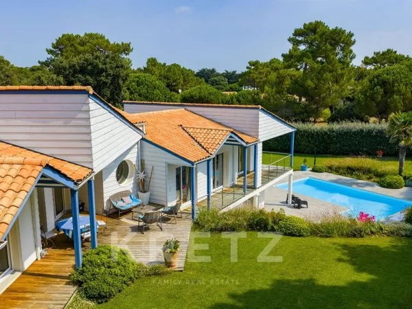 Propriété 235m² de style Louisiane à 200 m de la plage avec piscine