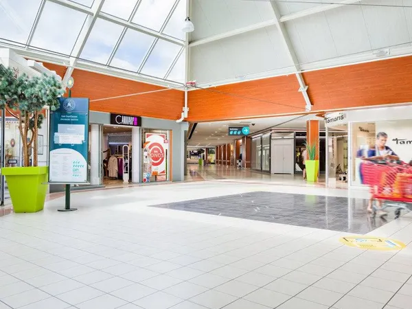 Local commercial 102 m²