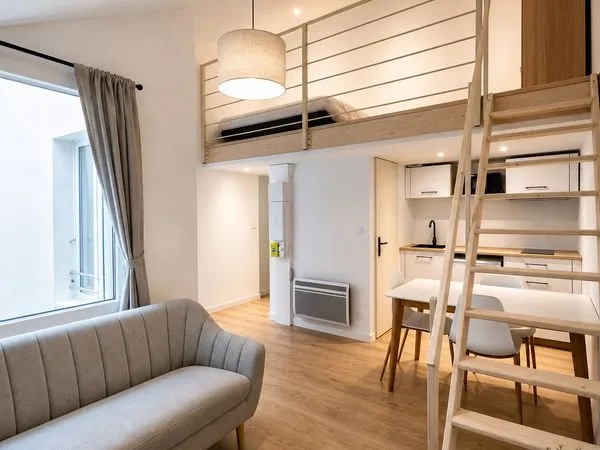 Studio cosy meublé neuf dans rue calme