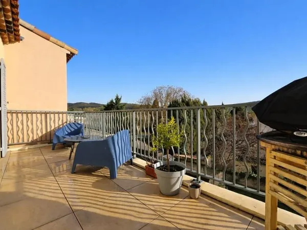 APPARTEMENT TYPE 3 AVEC TERRASSE ET BOX