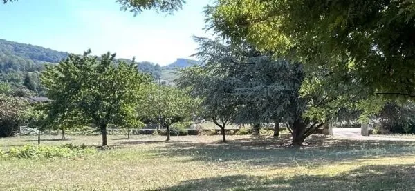 Terrain à bâtir de 845 m² à BAGE-LA-VILLE (01)