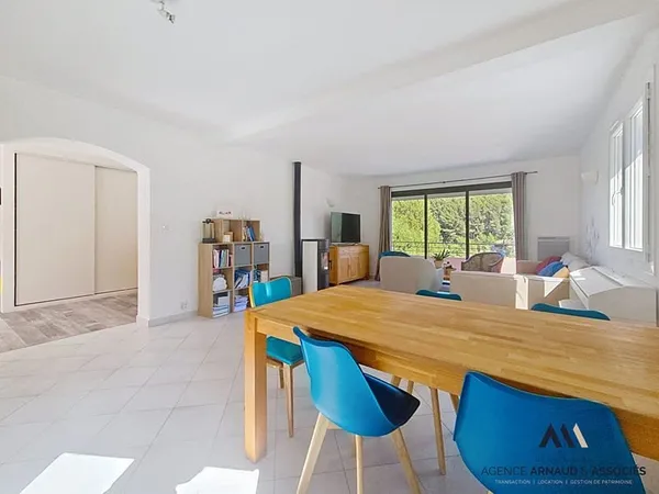 Proche port et plage de La Madrague : charmante maison avec T4, T2 et grand garage