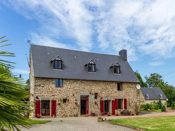 ORNE Proche Tinchebray, Maison En Pierre Avec 5 Chambres Et Gite Avec 3 Chambres