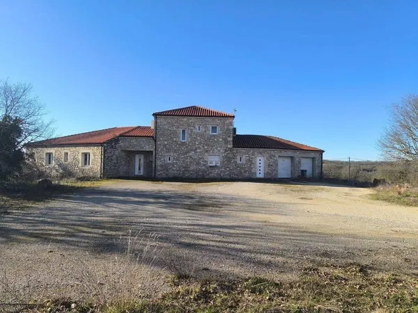 Maison 10 pièces 344 m²