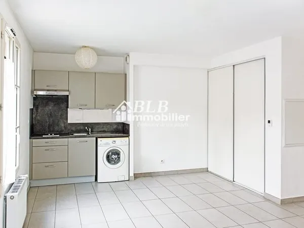 Appartement studio 27,60m2 avec parking et cave