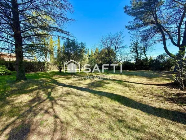 Magnifique terrain plat constructible de 1357m2