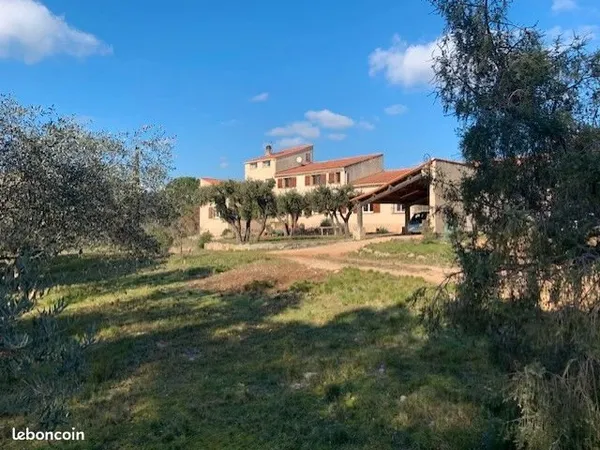 Maison 7 pièces 220 m²
