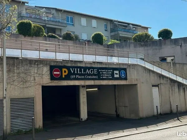 Garage à louer St priest village