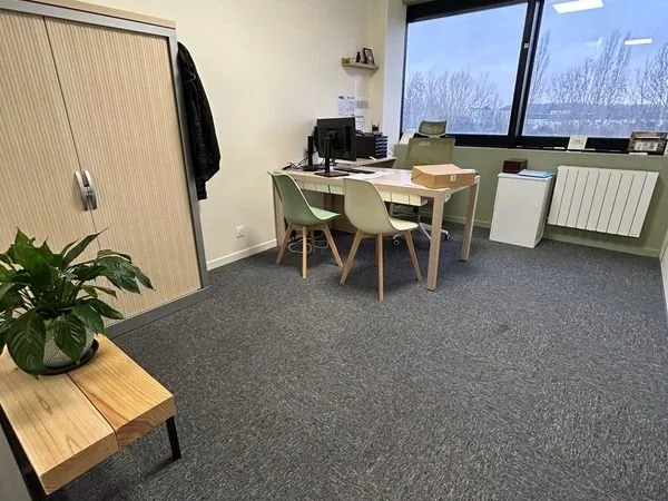 Bureau 20m² refait à neuf - Villebon-sur-Yvette (Courtaboeuf)