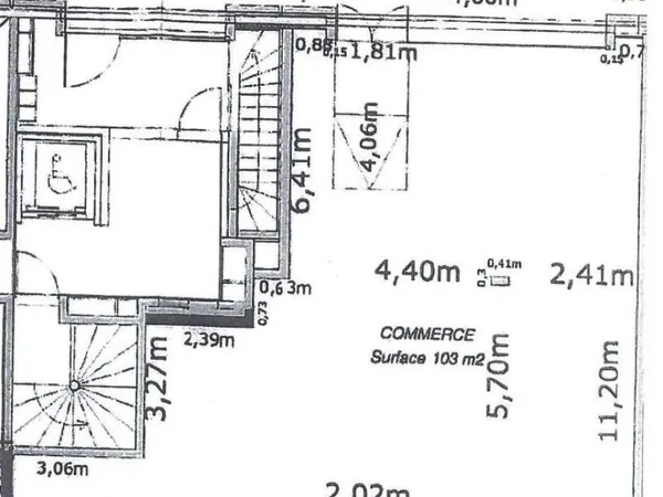 Immeuble commercial 100 m²