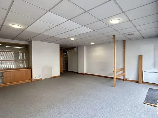 Local commercial 99 m²