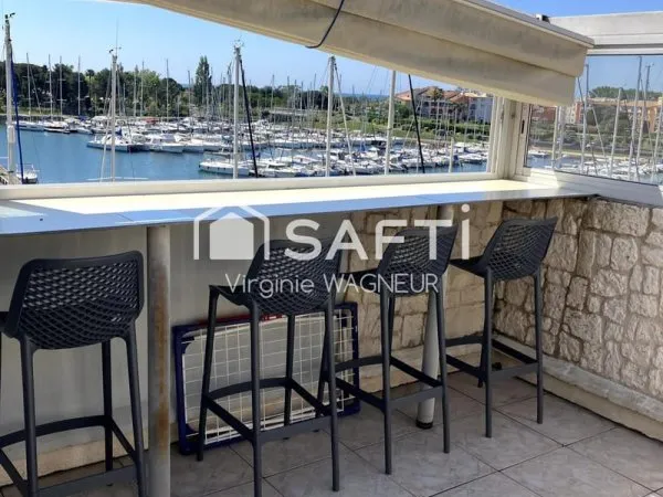 Superbe appartement, vue Port et Mer avec grande terrasse.