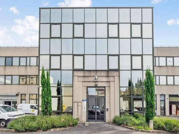 Local d'activité 2205 m²