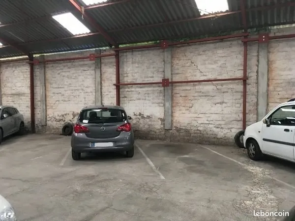 LOCATION PLACE DE PARKING pour VOITURE dans HANGAR fermé à LIBOURNE Centre