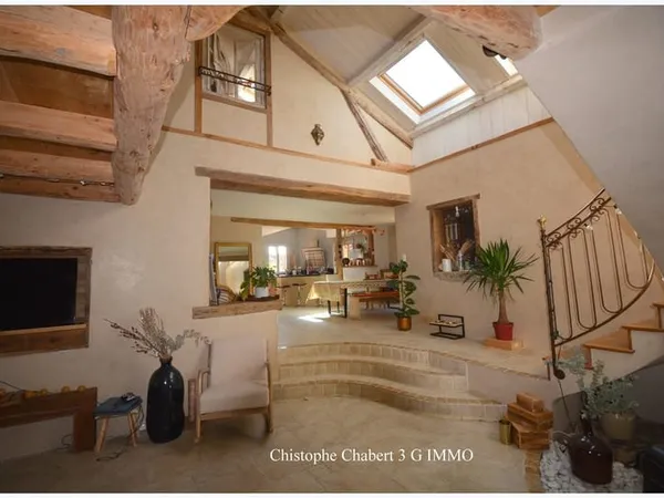 Maison et grand terrain 10 pièces