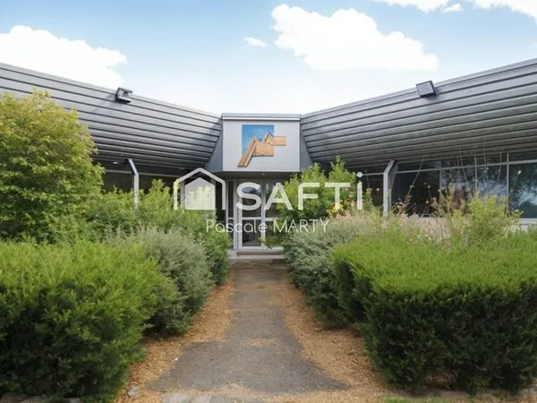 Bureaux 16 pièces 697 m²