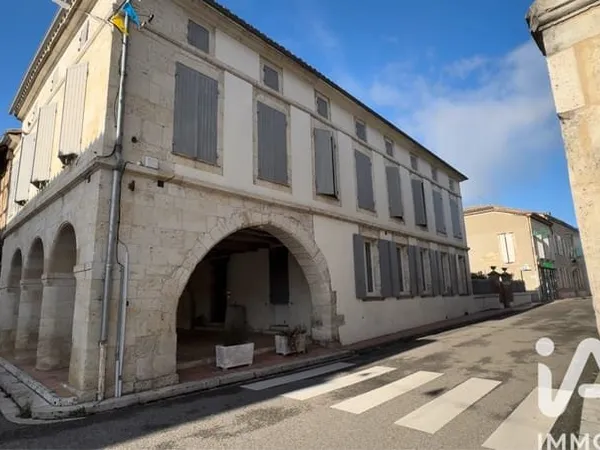 Bâtiment 8 pièces 372 m²