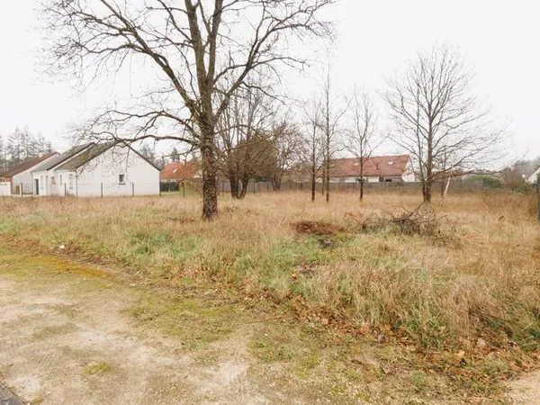 Terrain à bâtir viabilisé, dans quartier calme