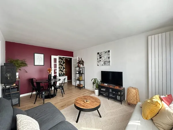 EXCLUSIVITÉ - APPARTEMENT DE 4 PIECES EN DERNIER ETAGE AVEC BOX