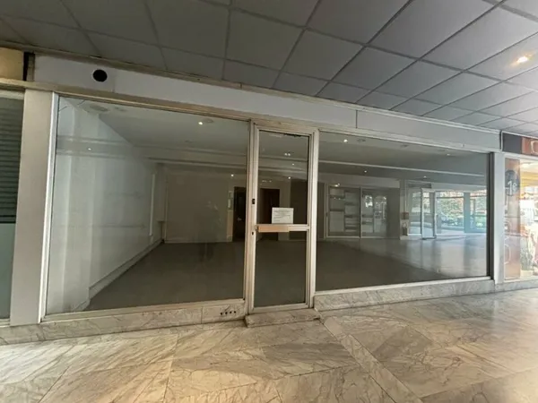 Local commercial 81 m²