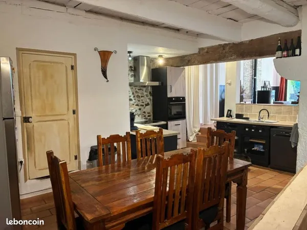 Maison de village atypique, ancienne écurie