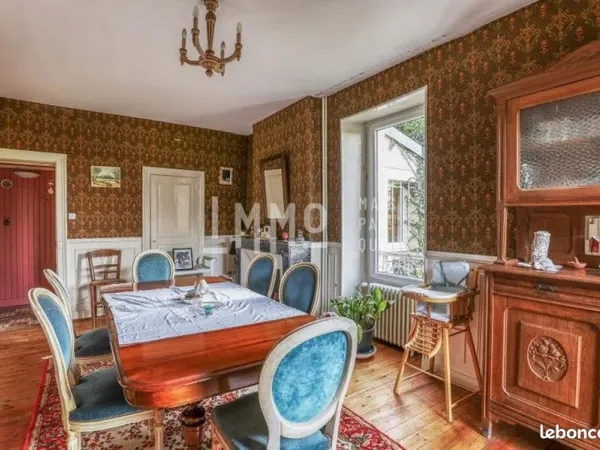 Maison 8 pièces 242 m²