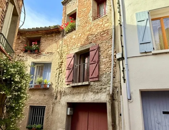 Maison de charme avec garage et terrasse à vendre à Baixas