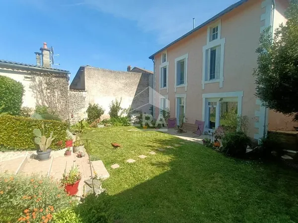 Maison de ville au coeur de Availles Limouzine et proche commerces