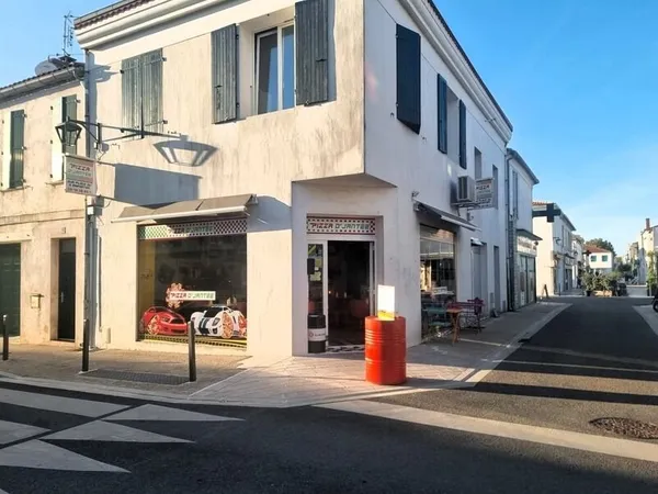 LE CHATEAU D'OLERON (17) emplac N°1 coeur de ville A Vendre le Fonds de Commerce charmante PIZZERIA 