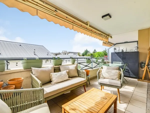 Vends Appartement de 2 pièces avec Terrasse, Box et Cave