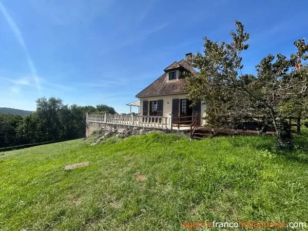 Grande terrasse et vue panoramique