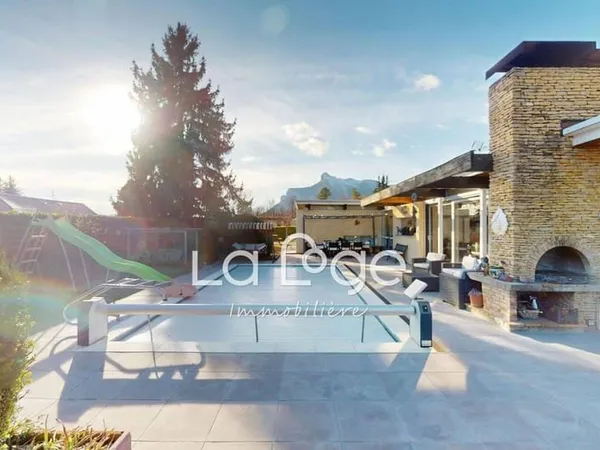 Maison de plain-pied 4 pièces 161 m²
