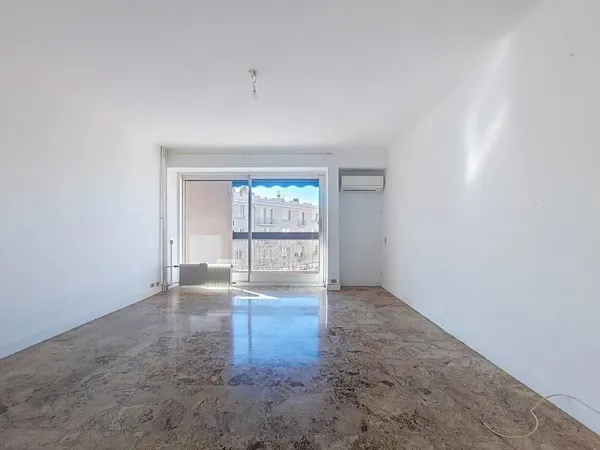 Grand appartement T2 avec cave et vue Canigou