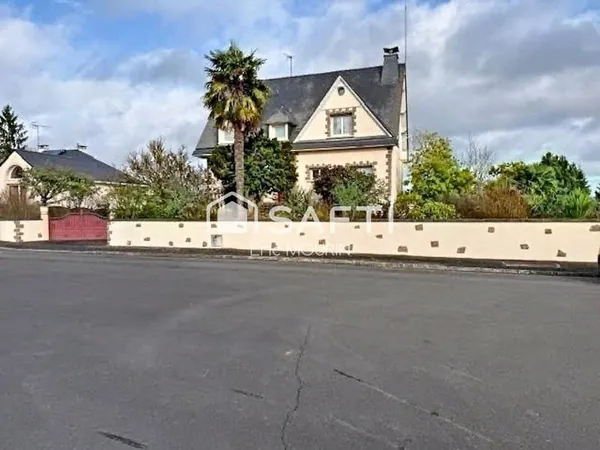 Maison familiale avec beaucoup de potentiel et 1ha300 de terrain.