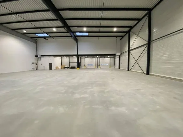 Local d'activité 1806 m²