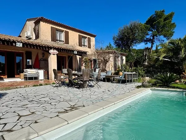 GASSIN - Villa avec piscine et studio indépendant