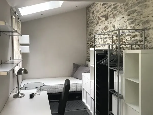 Nantes hyper centre - Harouys - loue studio atypique meublé équipé