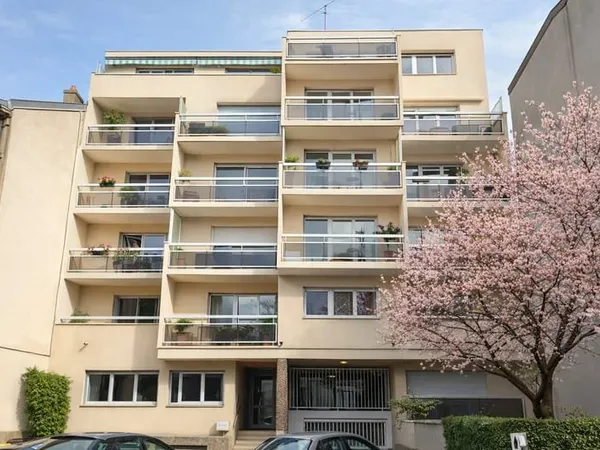 NANCY / QUARTIER SAINTE-MARIE : JOLI STUDIO MEUBLÉ AVEC TERR
