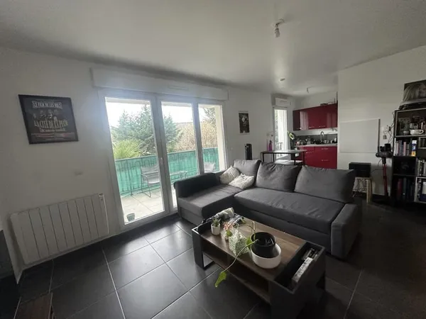 Studio loué avec terrasse de 9 m2 au centre ville des RICHA
