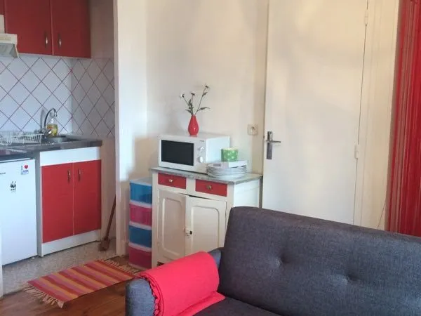 Particulier, loue joli studio meublé libre 1/01/26