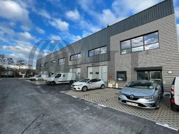 Local d'activité 765 m²