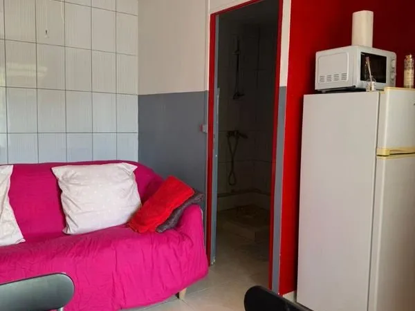 Loue studio meublé à Baie-Mahault 650 toutes charges comprises