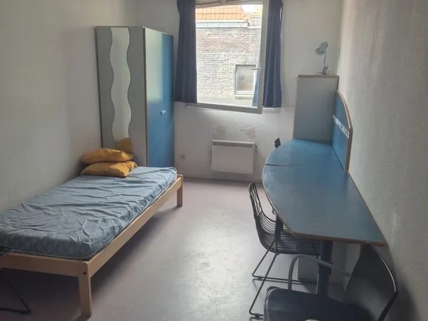 A louer Studio meublé situé à Lille, quartier vieux Lille dans résidence sécurisée, disponible à par