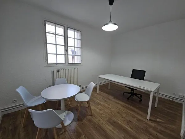 Bureau 65 m²