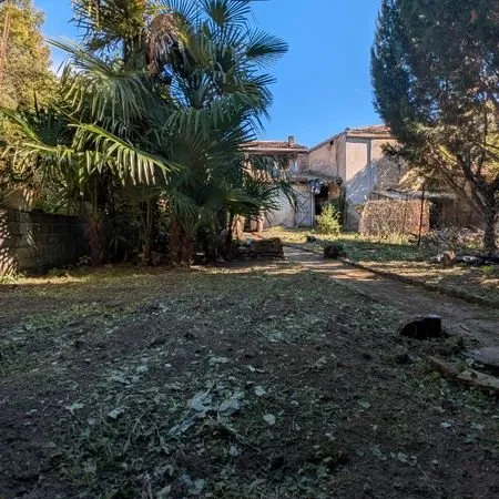 À saisir,maison de ville de type T3/4 avec jardin, située au coeur de Beaumont-de-Lomagne