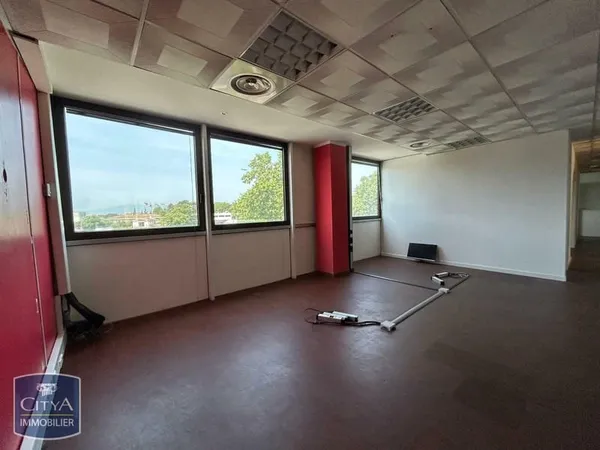 Local commercial 220 m²