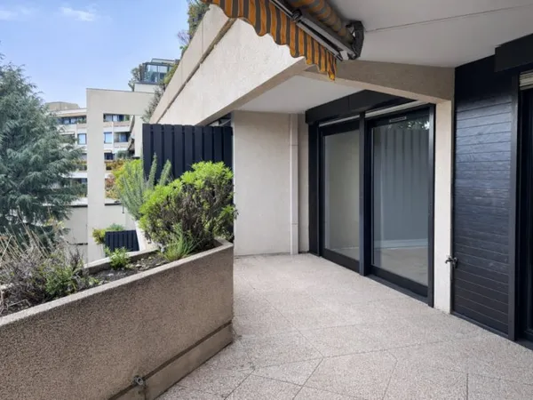 APPARTEMENT T2 AVEC TERRASSE PLEIN SUD RÉSIDENCE SERVICES SENIORS CHAMALIÈRES