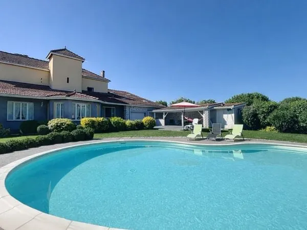 Maison 10 pièces 390 m²
